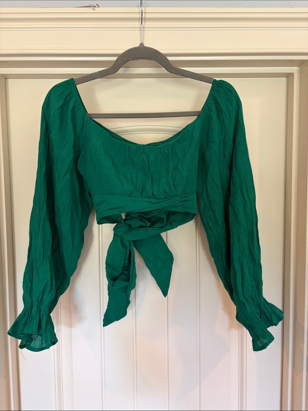 Women’s Emerald Green Tie-Front Long Sleeve Crop Top